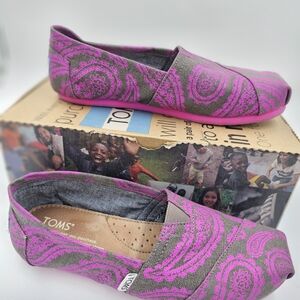 TOMS Women's Vibrant Pink Paisley Loafers